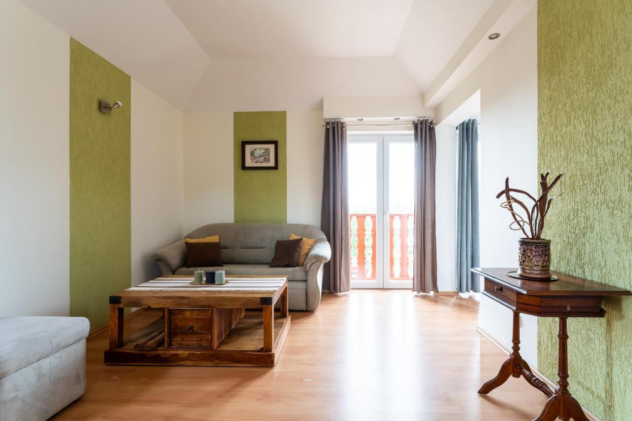Apartament Green Hill Z Balkonem I Widokiem Na Karkonosze - Space Apart Еленя-Гура Экстерьер фото